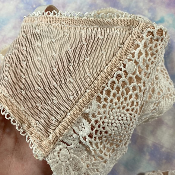 VS • Dream Angels Intricate Crochet & Lace Set - Picture 6 of 10